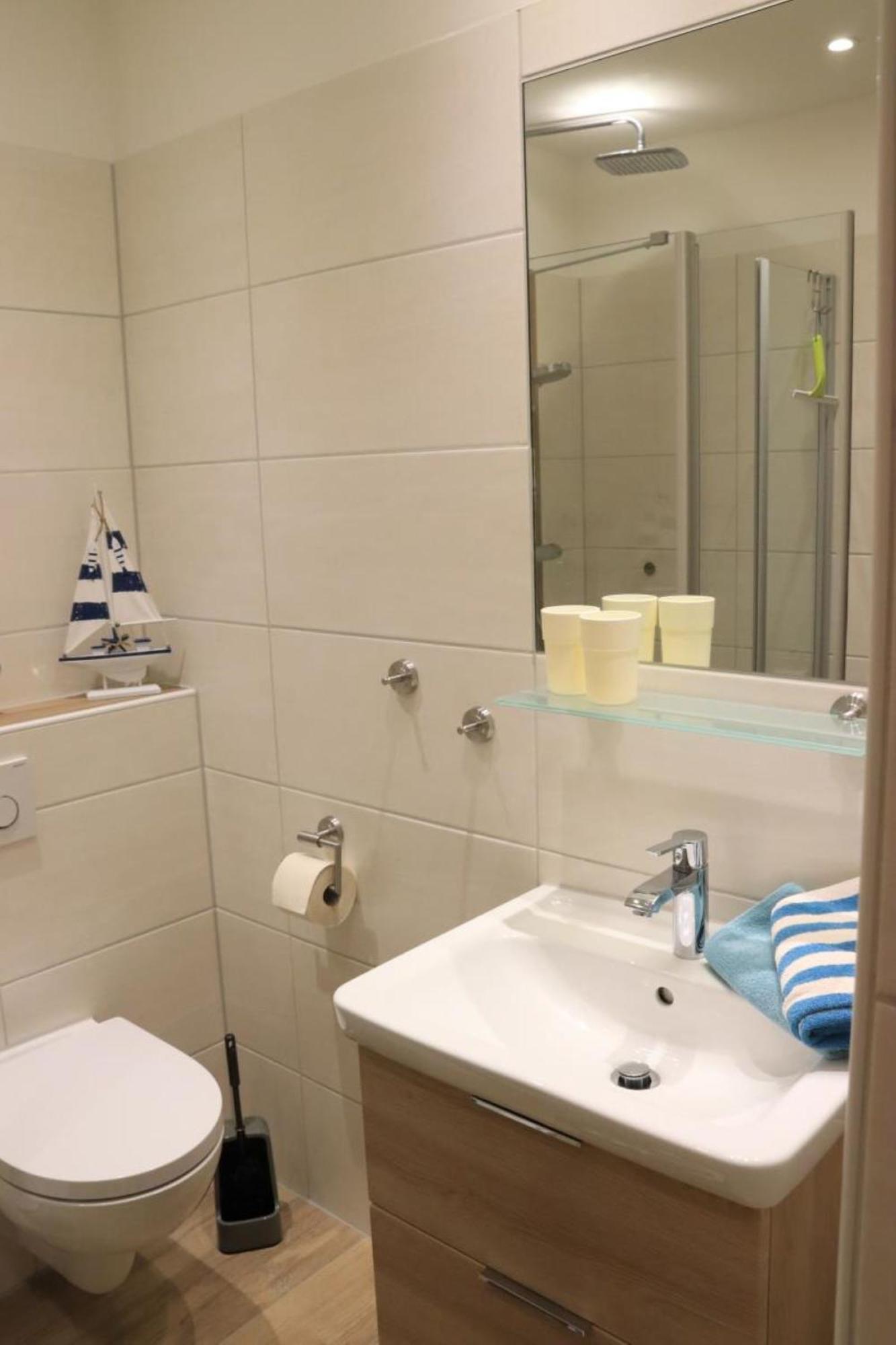 Ferienwohnung Mit Seeblick Und Schwimmbadnutzung In Cuxhaven Esterno foto